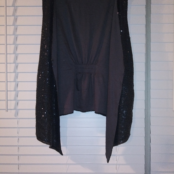 Vest - Picture 2 of 4